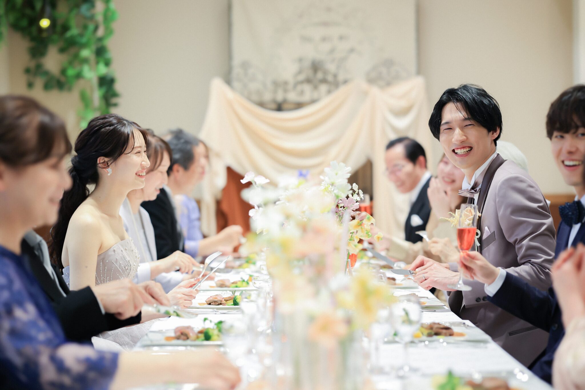 フォトウェディングの会食とは？家族と過ごす一日の進め方と会場選び